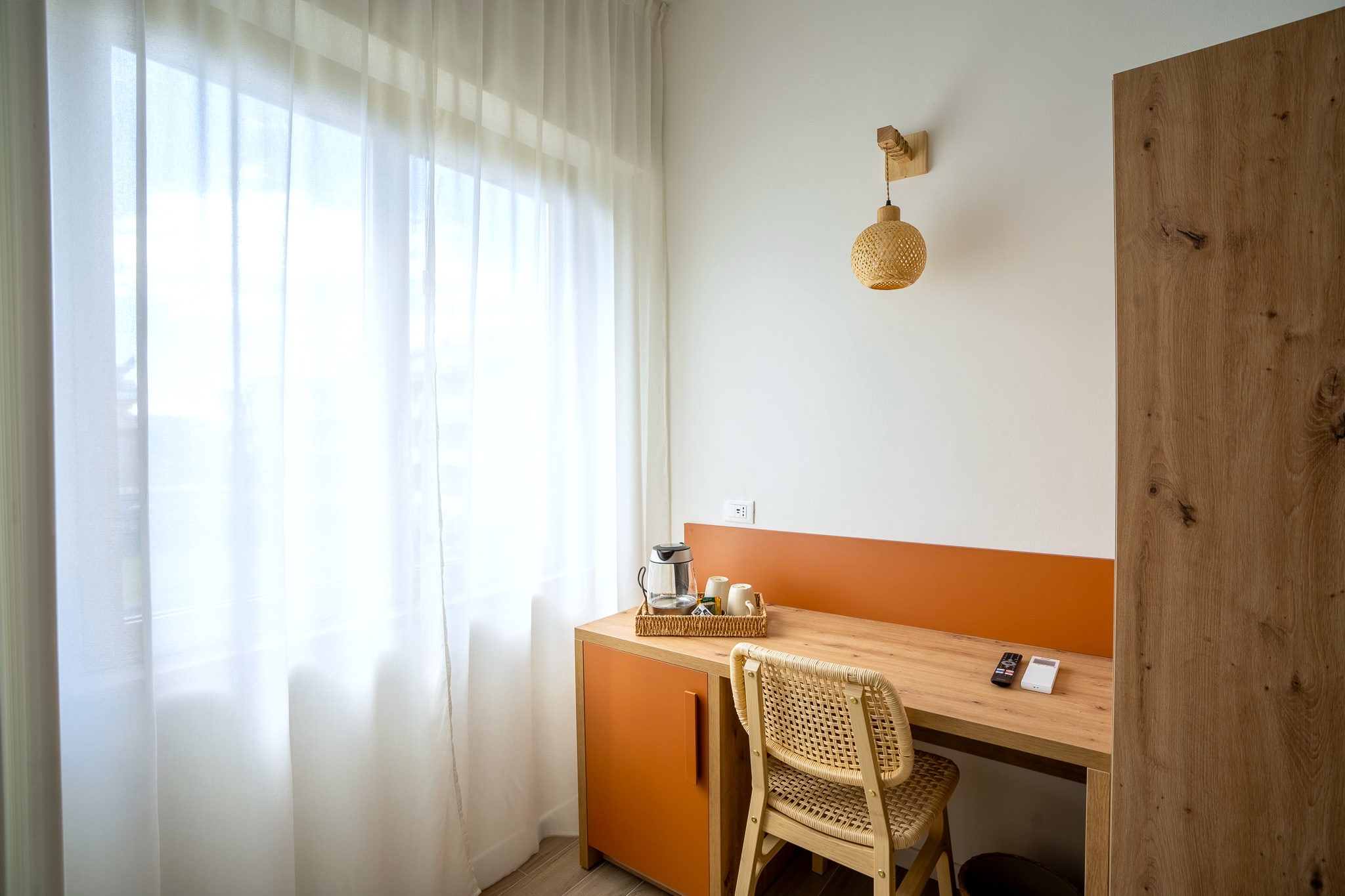 Arredamento Camera Hawaii - B&B Adriatic Sunrise Alba Adriatica - decorazioni tropicali e colori caldi