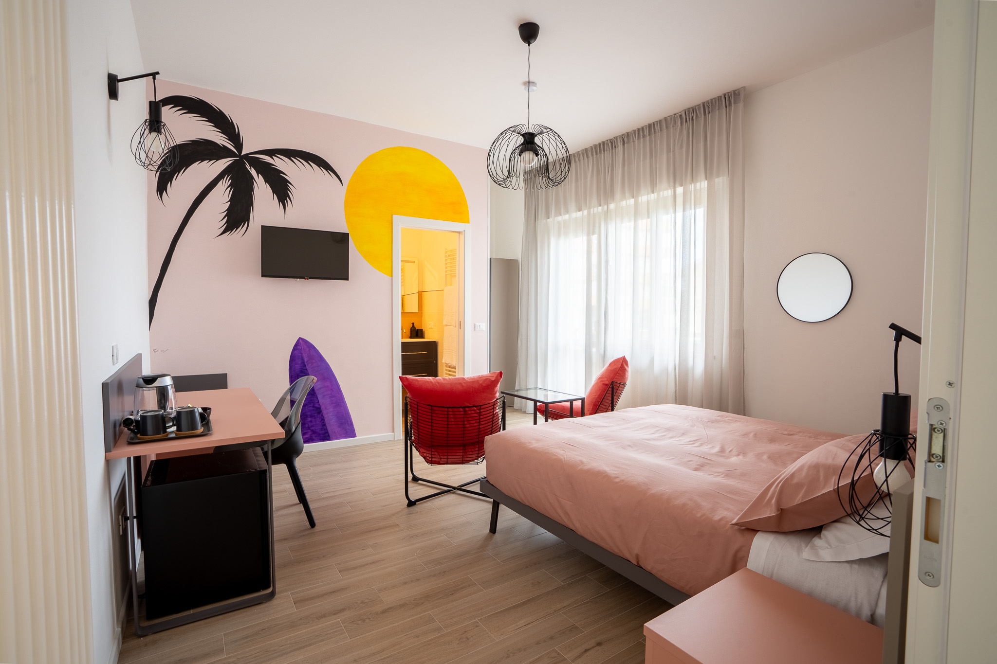 Camera Miami del B&B Adriatic Sunrise ad Alba Adriatica - vista principale con design tropicale